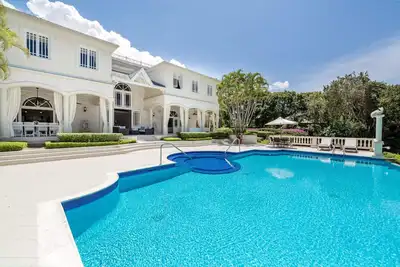 Image de Bohemia in St. James by Personal Villas - Offers Elegance and Peaceful Setting