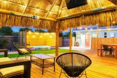 Image de Family/Pet Friendly with a Great Backyard! Tiki!