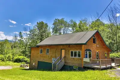 Image de Log House /w Hot tub, Sauna, Bar, Mins to Hunter