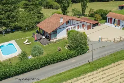 Image de Ressourcez-vous en Béarn dans un gîte au contact de la nature.