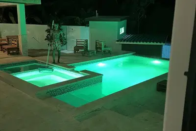 Image de Peaceful 420 friendly getaway. Exhale in comfort & privacy.