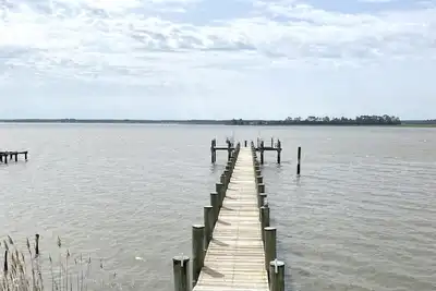 Image de Cozy Home on River- dock access
