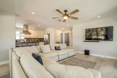 Image de Lago Vista Vacation Rental w/ Fireplace!