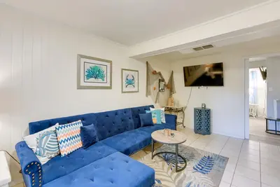 Image de 2 Blocks to Bay: ‘Cabana Breeze' Rockport Rental!