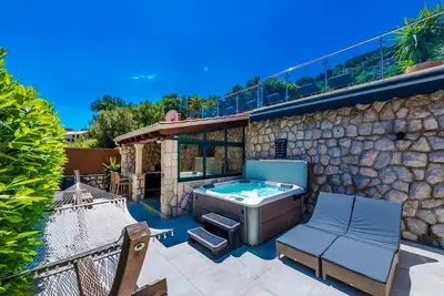 Image de Villa Maro - Quatre Chambres Villa, Couchages 8