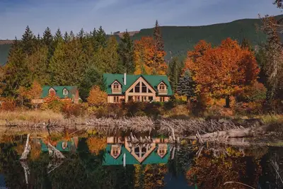 Image de Luxury Riverside Lodge\nSleeps 10 - 4 ensuite bedrooms