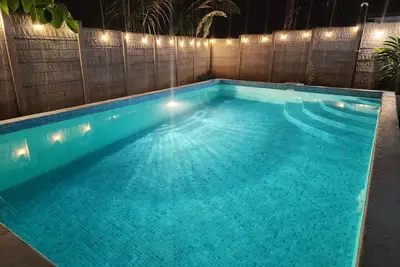 Image de Casa Bruja - 5 minutos de la playa. Acogedora propiedad privada con piscina!