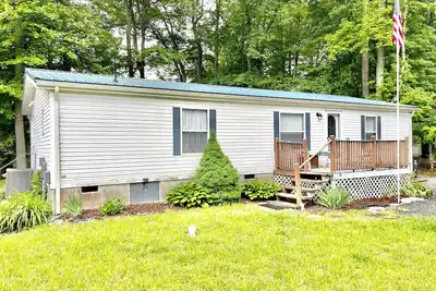 Image de Cozy Rancher with a Campground Feel, Private Surroundings Just Minutes to Beach!