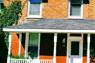 Image de Modernized Century Home Property Which is Located in Downtown Picton,