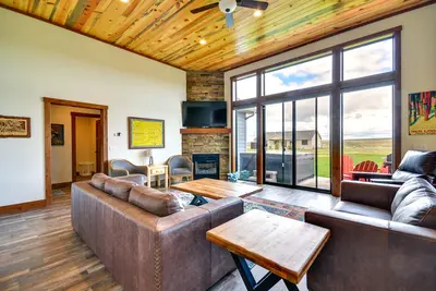 Image de Sleek Red Lodge Home Rental w/ Private Hot Tub!