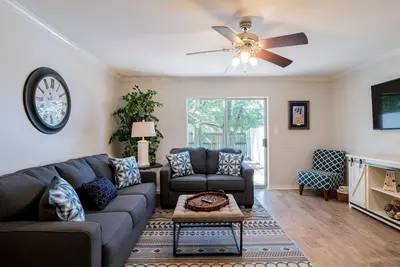 Image de Pensacola Townhome Near Airport & Shopping