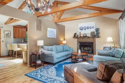 Image de Heated Saltwater Pool, Outdoor shower & Private Bay Beach, 3 Bedroom+2 Full bath