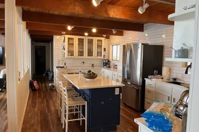 Image de Beautiful, bright home on the Hood Canal with great oyster beds.