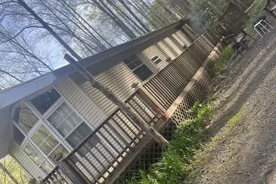 Image de Creekside cabin with hot tub