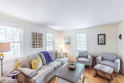 Image de Dog-friendly home with enclosed yard & firepit - near Rail Trail & beaches