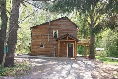 Image de Cabin in the woods. Minutes to Watkins Glen State Park, Racetrack & Wine Trail!
