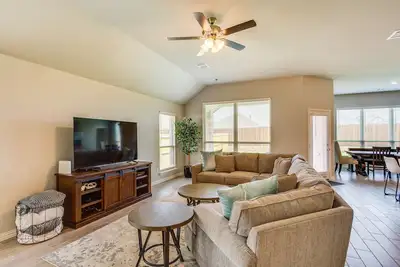 Image de Spacious Forney Home Rental w\/ Game Room!