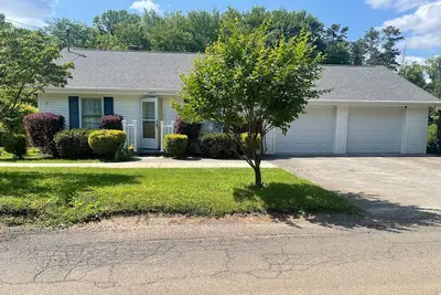 Image de Cozy Nola-Themed 2 Br/2Ba Near Tail of the Dragon