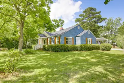 Image de Charming New Bern Cottage w\/ Grill & Fire Pit!