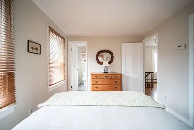Image de Cozy Home. Just a few minutes walk into beautiful, historic Stonington Borough.