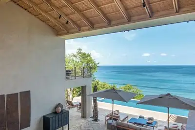 Luxury Oceanview Villa w\/Butler & Direct Beach Access |14 Guests | 6 Br | Gym & Infinity Pool