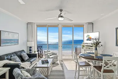 Image de Newly Renovated 12/24! Beachfront View 1 Bed 2 Bath + Bunks & Queen Sofa Bed