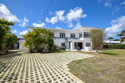 Image de 3 min walk to beach - Bella Figura (5 bed)
