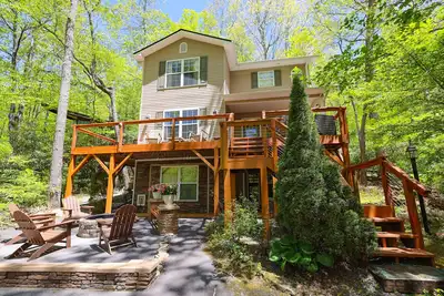 Image de Abundant Peace | Montreat Home with Fire Pit, Gas Grill & Mountain Views!