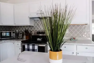 Image de Be Our Guests: Harbor Shores Comfort Meets Charm