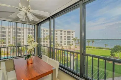Image de Beautiful Condo w View of Little Sarasota Bay & Private Beach Access