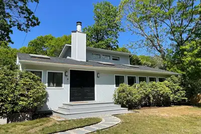 Image de Newly renovated house in Southampton with pool