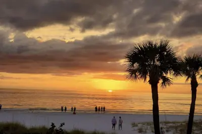 Image de Ocean front, on the beach walking distance to restaurants and shopping center