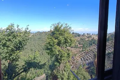 Image de top of the mountain surrounding with nature view and snow caped mountains view f