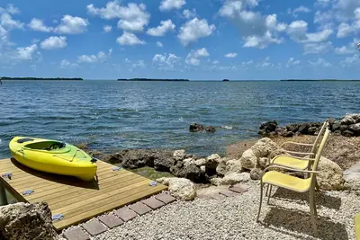 Image de Oceanfront Lookout Point with two Kayaks & Dock
