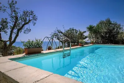 Image de Villa Ilona Piccola: A splendid and luminous two-story independent house which faces the sun and the sea, with Free Wi-Fi.