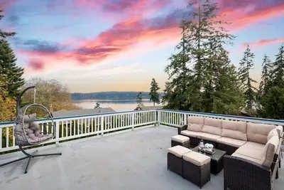 Image de Sirius Entire · Gigantic 6b3b Home w\/ Water View+Hot Tub+Game Room