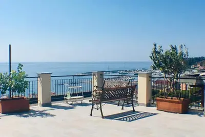 Image de Appartement \"Riviera Mare\" avec vue sur la mer, terrasse privée et Wi-Fi
