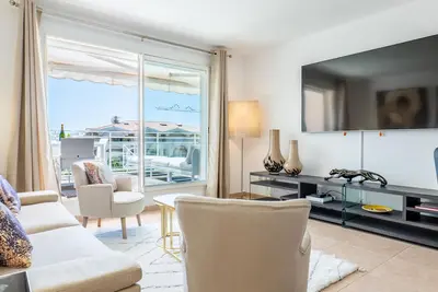 Image de 3p de standing, piscine, vue mer, à 2 pas des plages