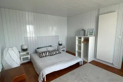 Image de Chambre à louer, les pieds presque dans le sable!