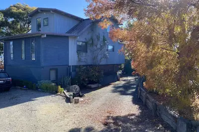 Image de Cosy and Comfortable Space for a Family or 2 Couples Close Shops and Restaurants