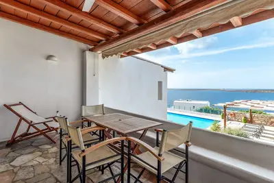 Image de Villa 'Irene's View Villas Five' avec piscine partagée, terrasse et Wi-Fi