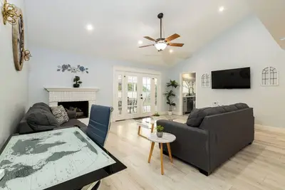 Image de Extended Stay Oasis w/ yard & Arcade (Maple Perch)