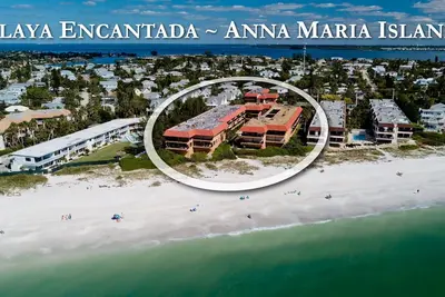 Image de Beach Front 2 bedroom condo on Ami with pool!
