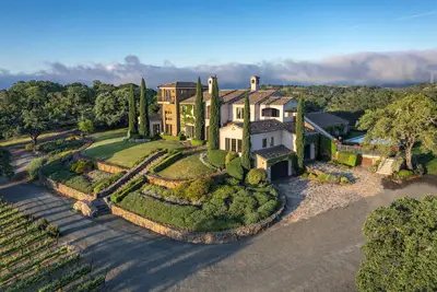 Image de Villa Capricho- Private 25-acre Wine Country Estate w\/GuestHouse, Pool, Vineyard
