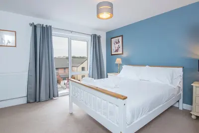 Image de Pass the Keys | Spacious 4-Bedroom town house with Parking