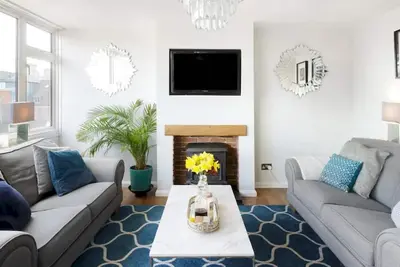 Image de Pass the Keys | Eton Penthouse with Amazing Castle River Views