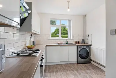 Image de Prime Location 3-Bed Home near Manchester Airport - Ideal for Families & Groups
