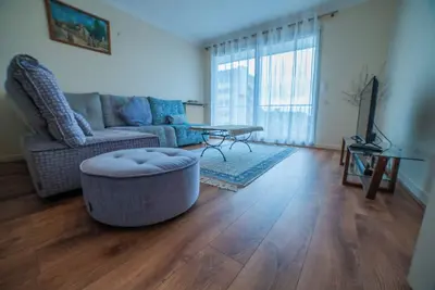 Image de Grand Appartement Lumineux | 3 Chambres | Centre-Ville + Parking Privé