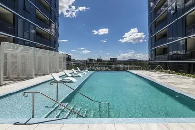 Image de Lovely Sunny 2-bedroom Apartment with Pool and Gym