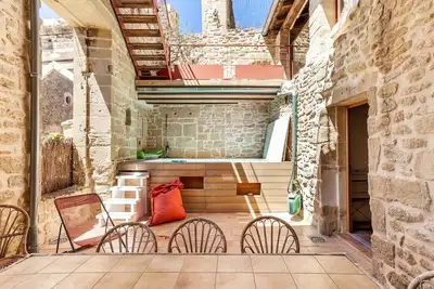 Image de Maison atypique dans le château d'Aubais